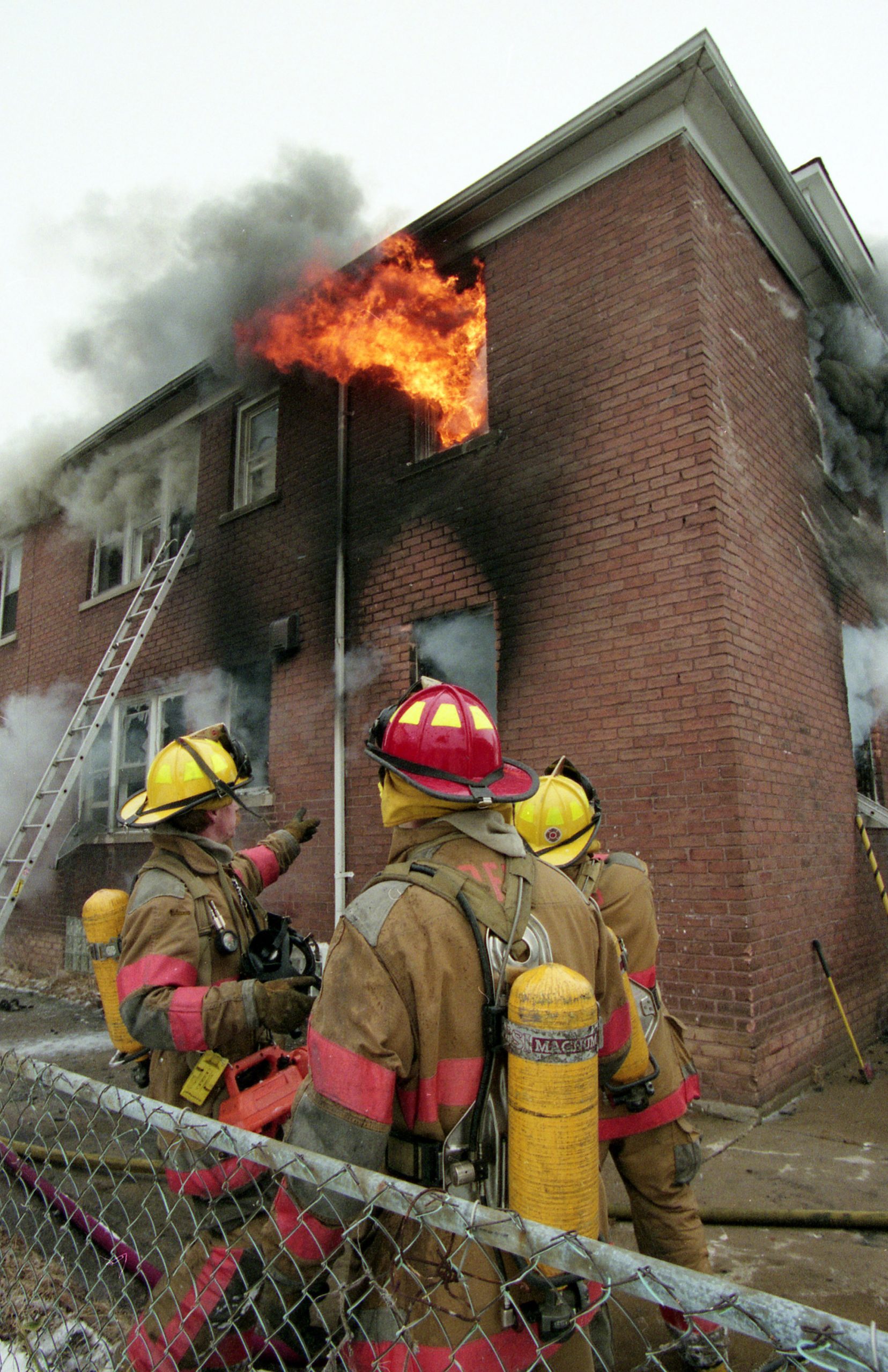 Neighbors evacuate as a multiple unit burns; 2000.