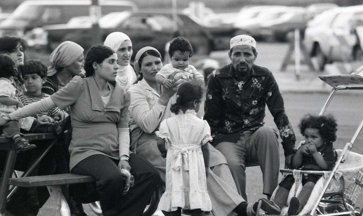Families gather at the annual Southend Street Festival, 1981.