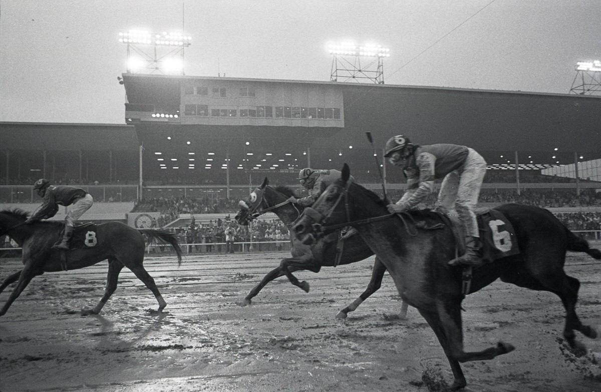 In 1977 Northville Downs held full racing. We followed the days of jockey Ramon Perez on the course, in practice and behind the scenes.